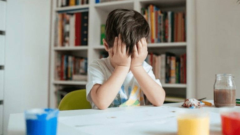 criança autista que sofreu maus tratos