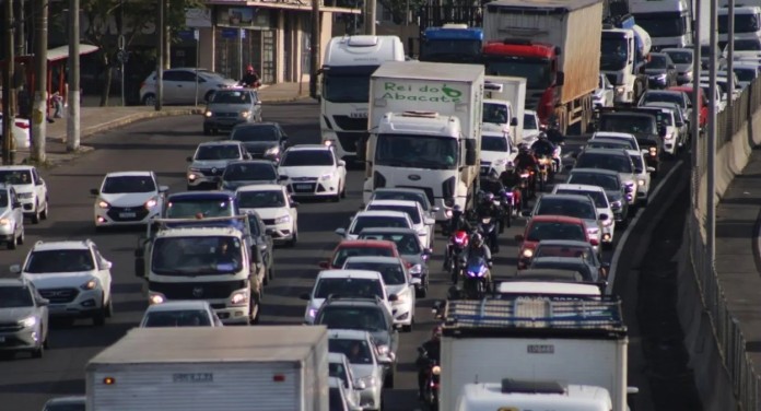 DNIT pede que motoristas evitem a BR-116 em Canoas nesta quinta (30) por obras de pavimentação DNIT pede que motoristas evitem a BR-116 em Canoas nesta quinta (30) por obras de pavimentação