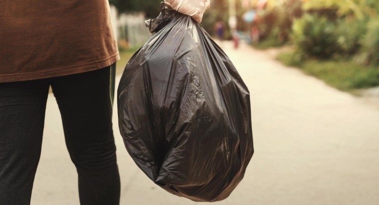 Humilhação no trabalho: empresa é condenada por obrigar funcionária a fazer “número 2” em sacolas durante expediente