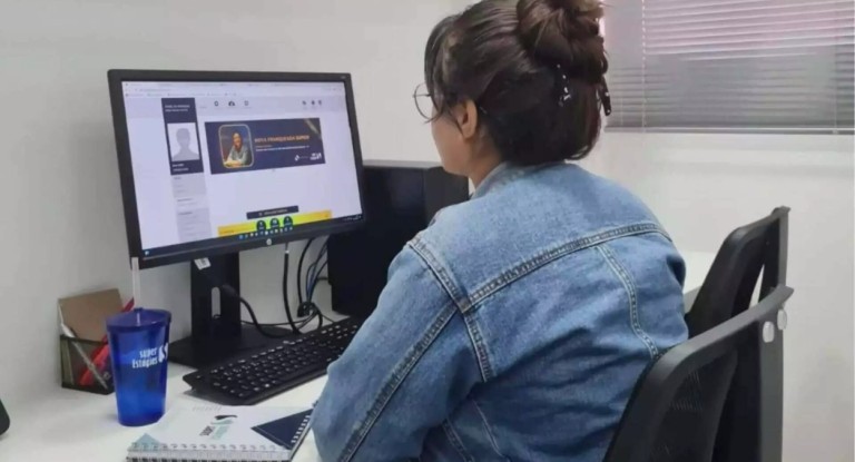 na foto, empresa vagas de estágio bolsa