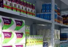 na foto, farmácia de esteio que distribui remédis de graça para animais