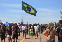 na foto, visitantes na expoaer na Base Aérea de Canoas