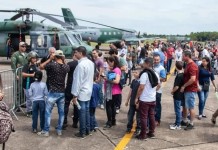 na foto, expoaer base aerea de Canoas