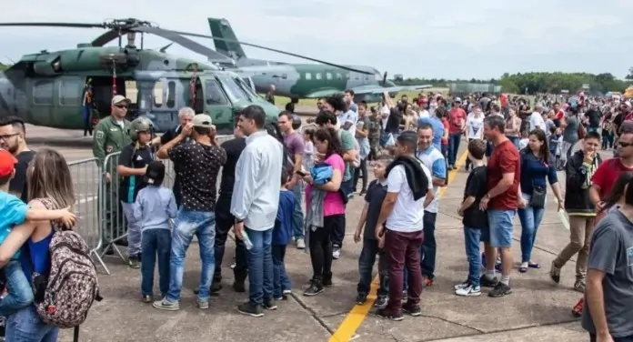 na foto, expoaer base aerea de Canoas