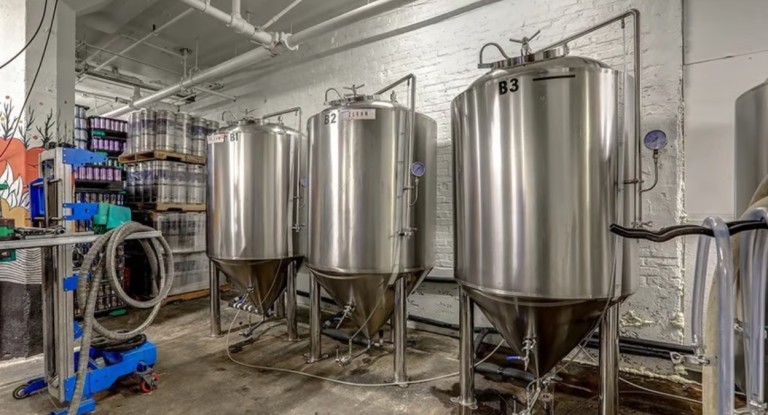 foto da fábrica da famosa marca de bebidas que pediu falência