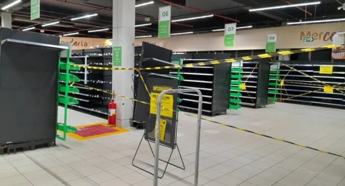 na foto, famoso supermercado que teve todas as unidades fechadas