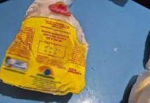 na foto, frango apreendido durante fiscalização em supermercado