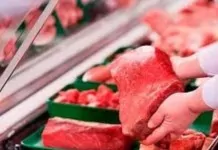 funcionária que recebeu justa causa por trocar códigos de carnes em supermercado