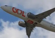 GOL é condenada a indenizar mãe após negar desconto a acompanhante de criança autista
