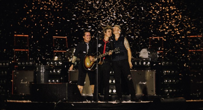 Foto mostra o trio do Green Day