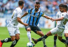 Foto mostra um dos confrontos entre Grêmio x Santos