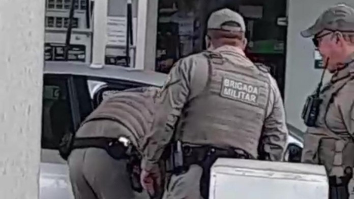 homem-morto-posto-combustiveis-porto-alegre A ocorrência do homem morto em posto de combustiveis em Porto Alegre