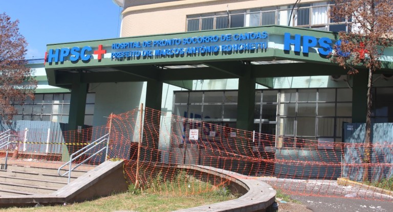 na foto, fachada do hospital de pronto socorro de canoas