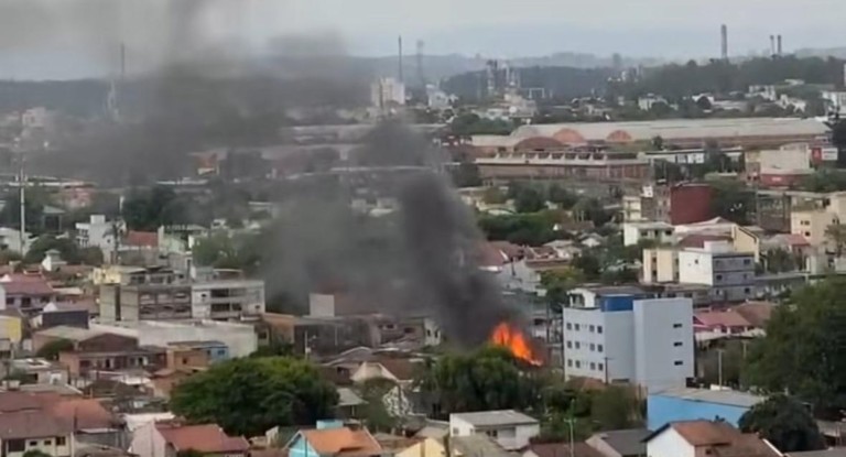 na foto, incendio em Canoas