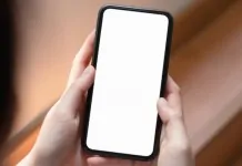 imagem de celular ilustra diversos serviços bancários, além do itaú, que estão fora do ar