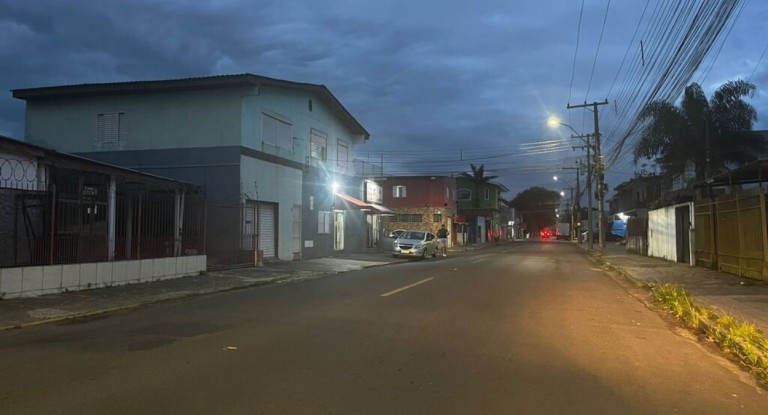 foto da ocorrência onde um jovem de 20 anos foi morto a tiros em santa maria