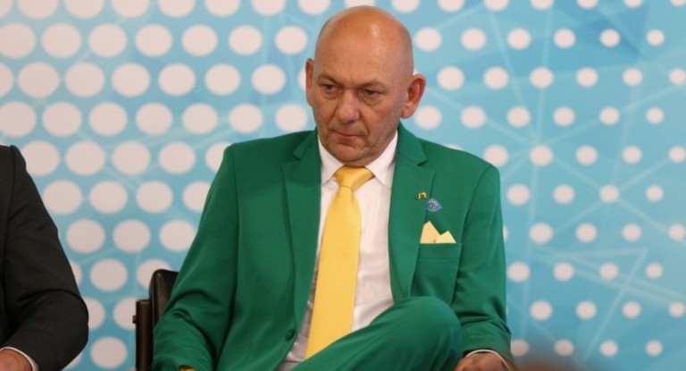 foto mostra o empresário e dono das lojas havan, luciano hang