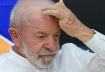 O presidente Lula após susto em avião