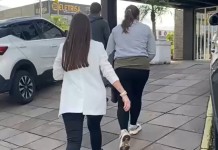 Polícia Civil prende mãe e padrasto em Canoas pelo estupro de criança de 7 anos na foto, mãe e padrasto presos em Canoas