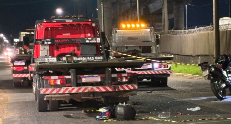 na foto, motociclista acidente canoas