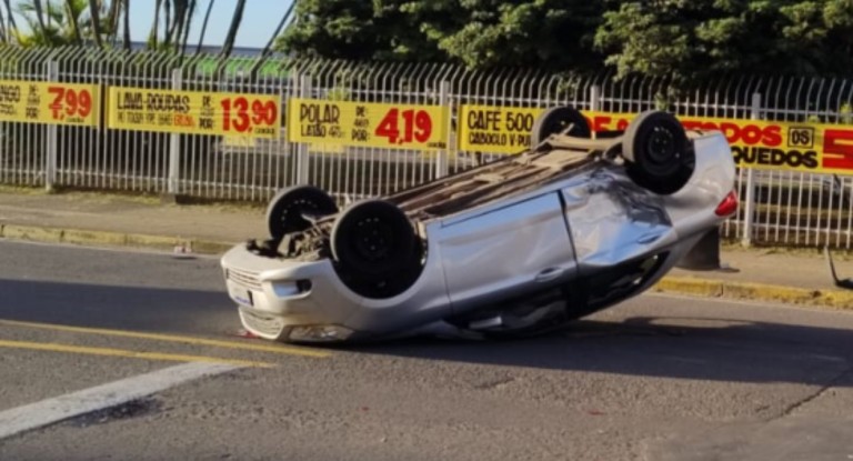 na foto, motorista acidente carro Canoas