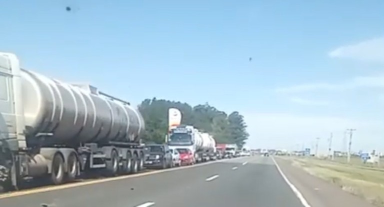 na foto, motoristas canoas e nova santa rita