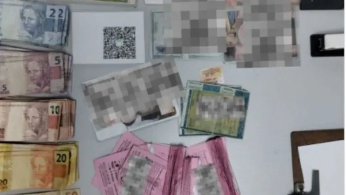 os materiais apreendidos com as mulheres que foram presas em Santo Antônio da Patrulha