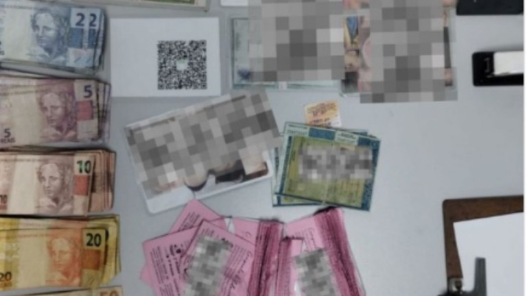 os materiais apreendidos com as mulheres que foram presas em Santo Antônio da Patrulha