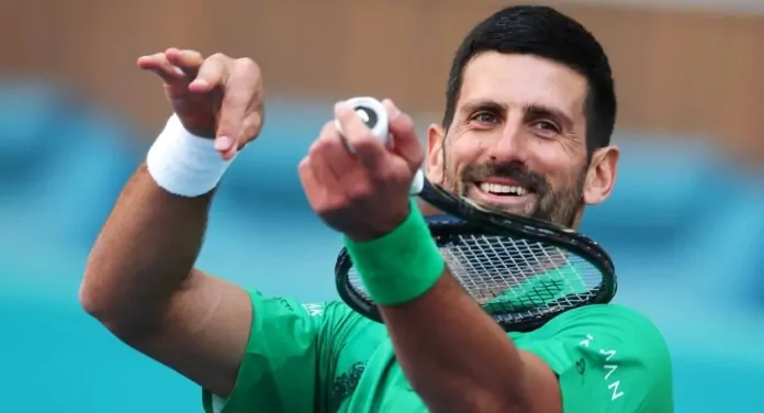 foto mostra o atleta Novak Djokovic