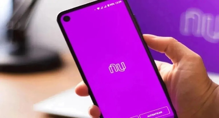imagem de celular com aplicativo do nubank