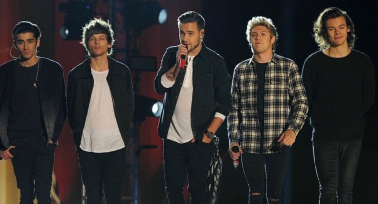 Foto mostra o grupo One Directon. Será que voltou?