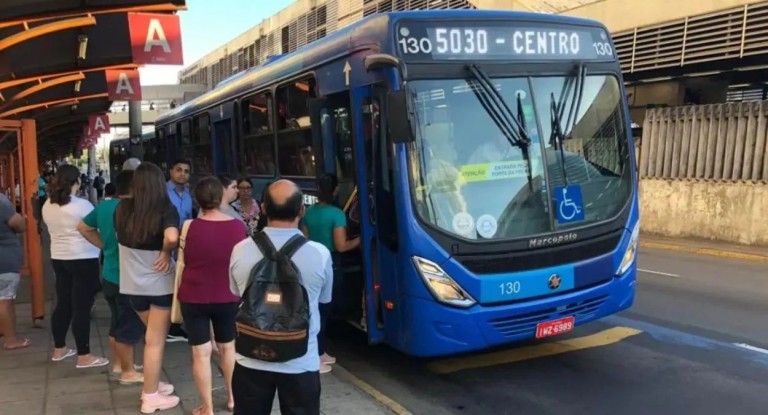 na foto, onibus Canoas