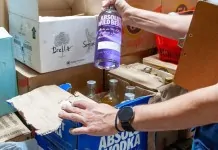 Operação em Canoas apreende bebidas irregulares após suspeita de intoxicação por metanol