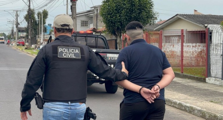 na foto, operação extorsão canoas