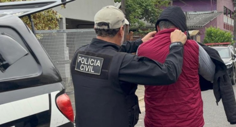 na foto, operação extorsor Canoas