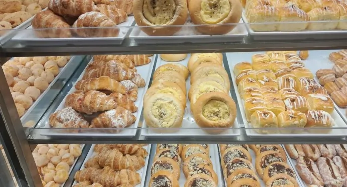 na foto, supermercado Rissul