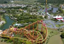 na foto, parque brasileiro supera a Disney e está entre os melhores do mundo