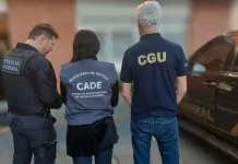 na foto, policia federal cumpre mandado em Canoas