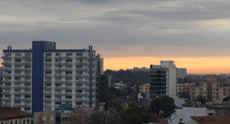 na foto, previsão do tempo canoas