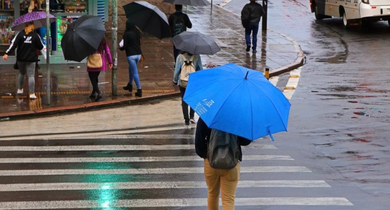 na foto, chuva previsão do tempo em Porto Alegre
