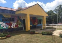 na foto, professora escola Canoas