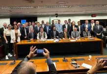 na foto, prefeito e vereadores de Canoas em busca de recursos para a saúde