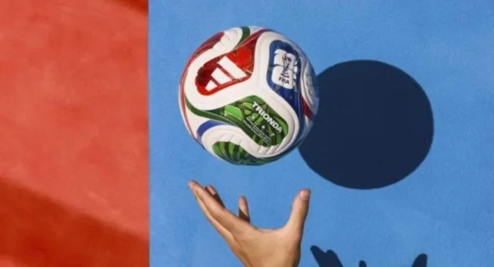 foto mostra a Trionda, bola oficial da copa do mundo 2026