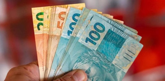50% do seu 13º Salário deve cair nesta semana: Saiba como calcular
