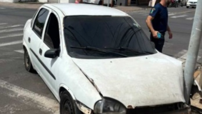 O carro que se envolveu em acidente em Canoas