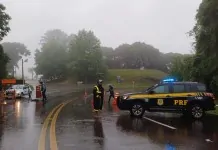 Ciclone no RS: BR-470 está bloqueada entre Bento Gonçalves e Veranópolis A BR-470 bloqueada entre Bento Gonçalves e Veranopolis