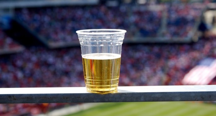 Câmara de Porto Alegre libera venda de bebidas alcoólicas em estádios