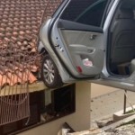 Carro desce sozinho com criança a bordo e fica suspenso ao bater em cerca