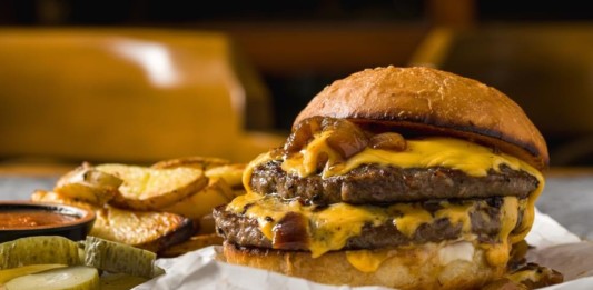 Concorrente do McDonald’s no Brasil fecha 300 lojas nos após crise