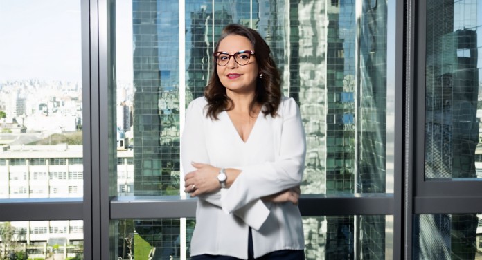 “Gerindo crises, construindo reputação”: Soraia Hanna participa de sessão de autógrafos na Feira do Livro